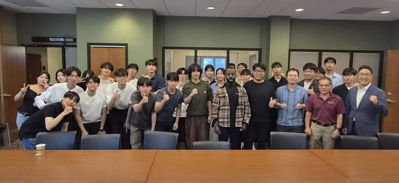 ▲ Texas State UniversityTexas State University 학과장님과 단체 사진