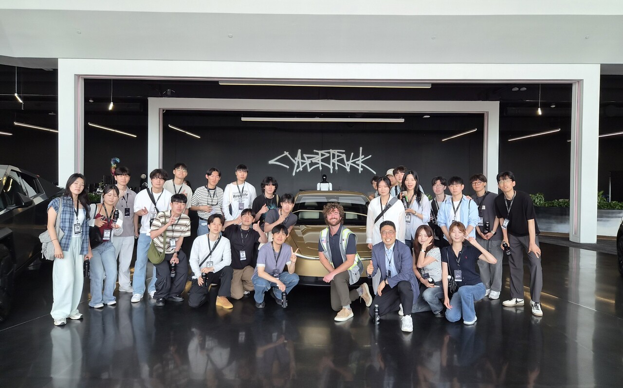 ▲ Tesla Gigafactory Tour